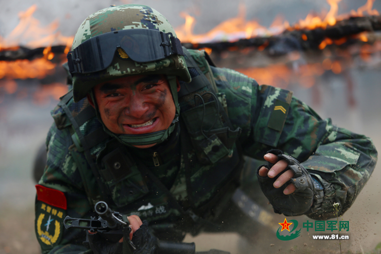 武警特战队员“魔鬼”训练