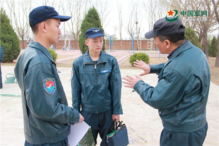 揭秘空军飞行员培养:从双学士到双学籍