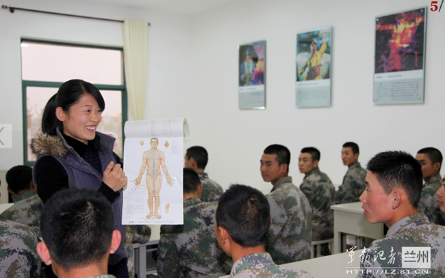 【图说军嫂都啥样】军嫂都是女汉子