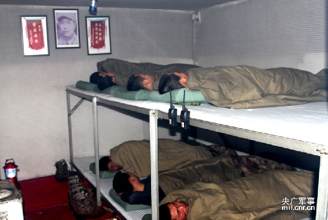 沈阳军区某旅冬训:600余名新战士挺进林海雪原