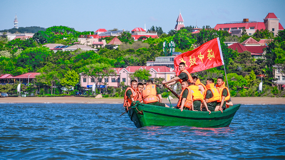 劈波斩浪，硬核“玩水”！