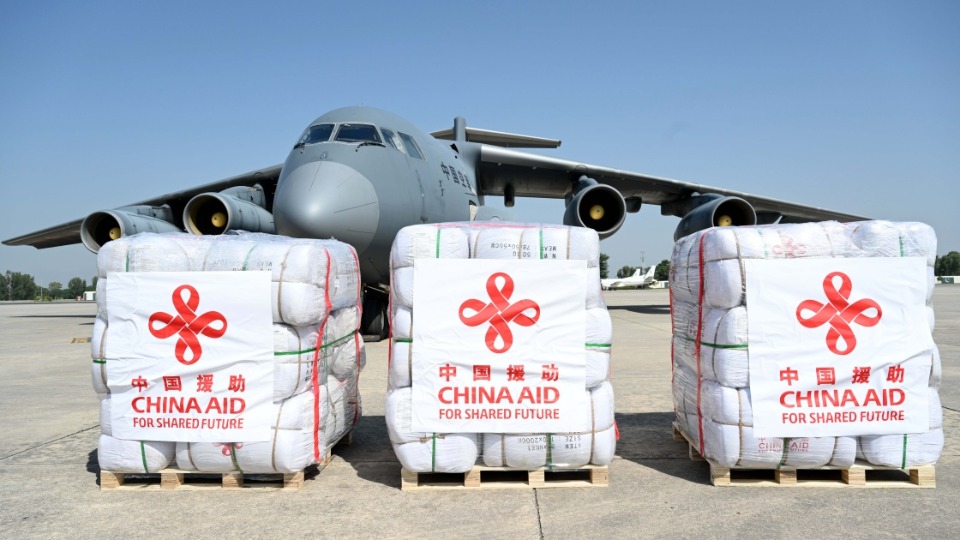 中国政府捐赠首批抗洪救灾紧急物资运抵巴基斯坦