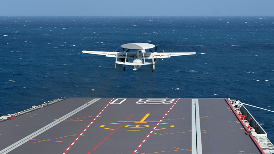 福建舰航母编队首次海上实兵训练