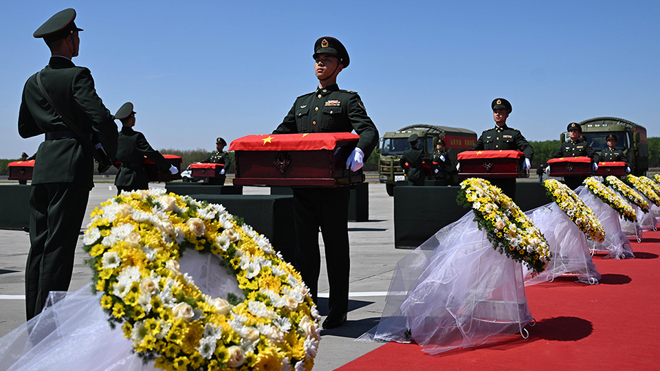 第十三批在韩中国人民志愿军烈士遗骸迎回仪式在沈阳举行