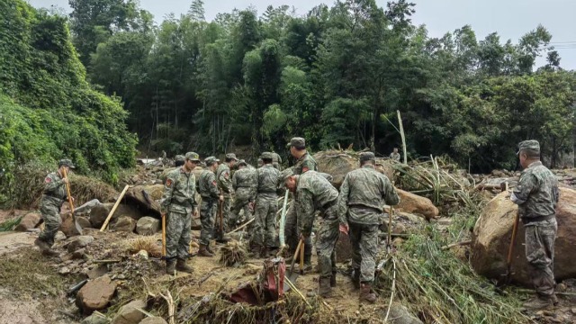 重庆市永川区突发瞬时极端特大暴雨引发山洪和地灾，民兵紧急驰援