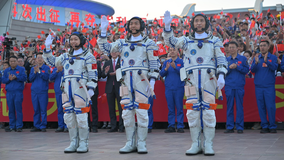 神舟二十三号航天员乘组出征仪式在酒泉卫星发射中心举行