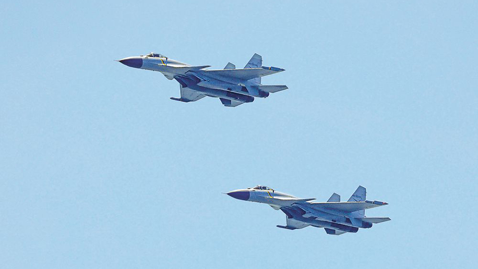 海军航空大学某部组织飞行训练