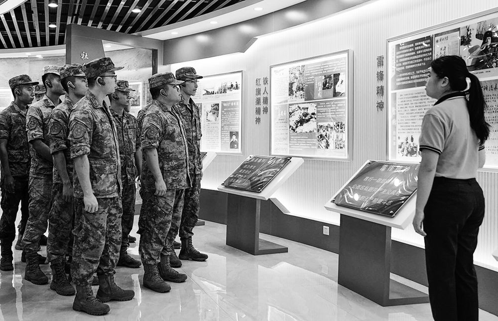 第74集团军某旅组织党员骨干走进红色展馆参观见学