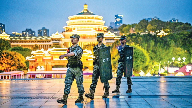 国庆佳节丨他们坚守岗位，守护群众出行安全