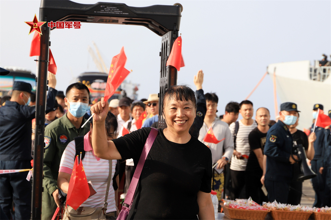 现场照片！海军舰艇撤离我在苏丹人员