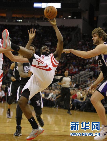 NBA常规赛:火箭胜国王 - 中国军网