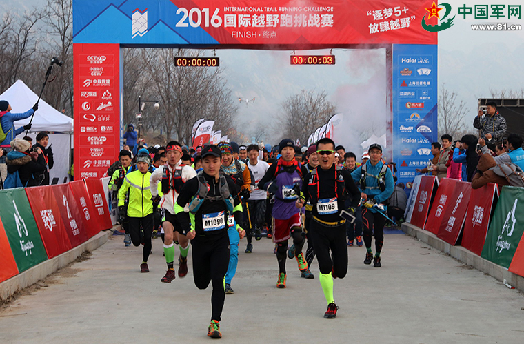50公里,27公里组鸣枪起跑