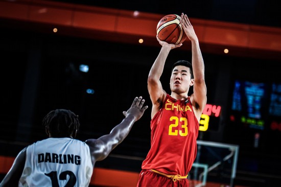 FIBA评亚洲篮球之星 王泉泽与郭昊文在列