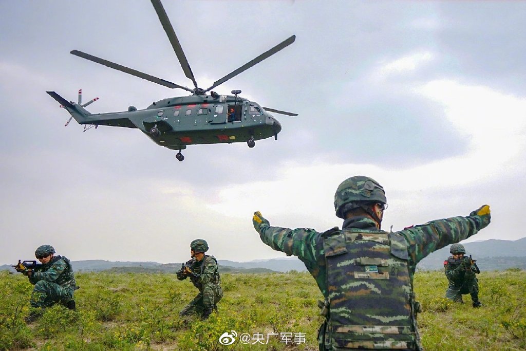 猛虎添翼!直击武警特战队员搭乘直升机融合训练现场