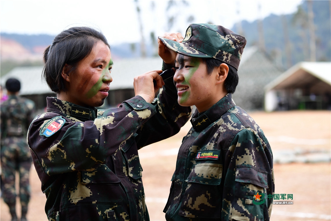 真实版佟莉们:想当特种兵,先脱三层皮