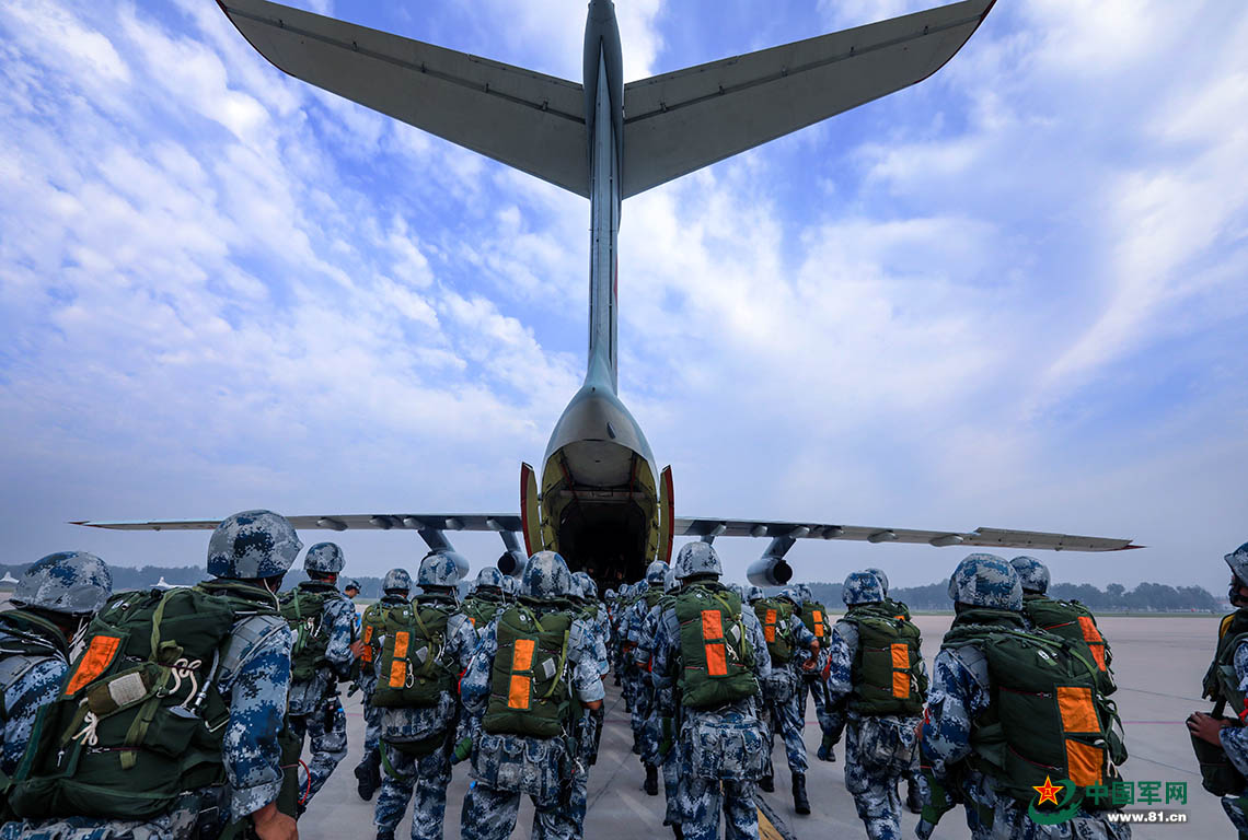 中国空降兵战士自制版征兵"广告",来了!