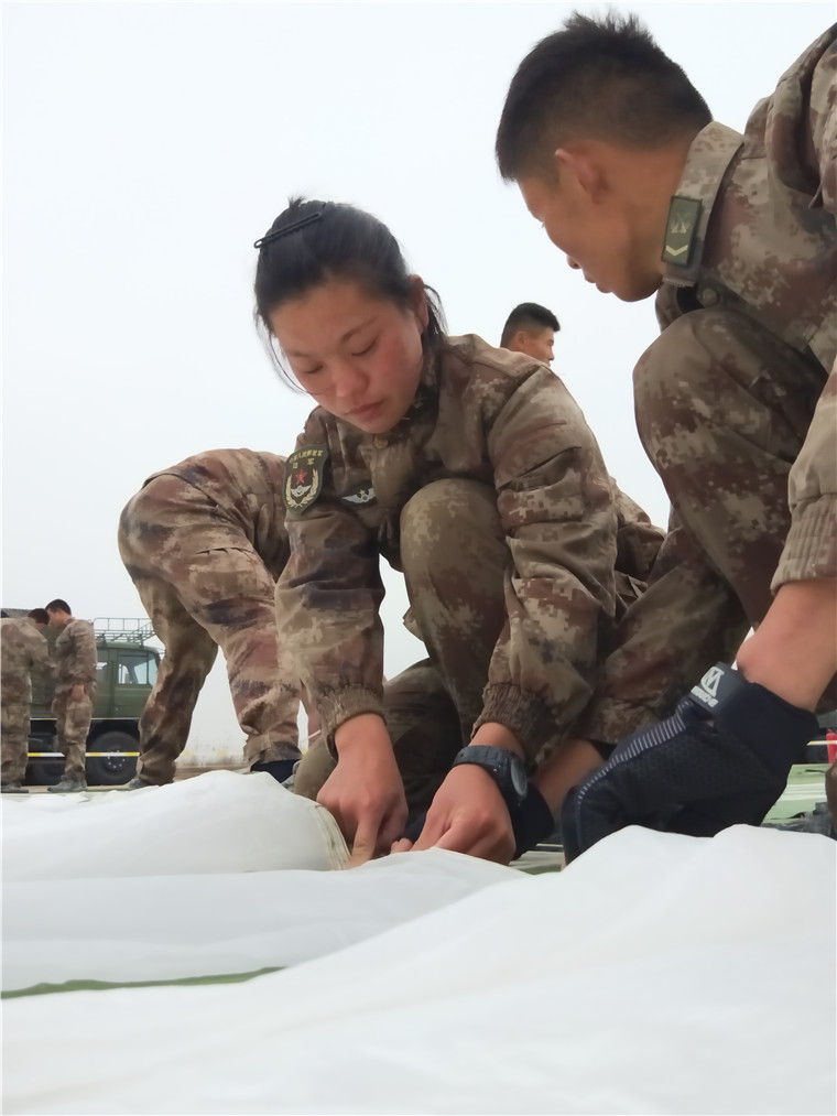 女子特战小队下士徐晓林:特战小花蓝天绽放