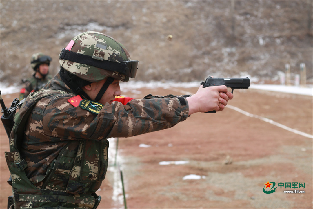 怎么才能当上特战队员 309c236f8da91dd7577a58.jpg