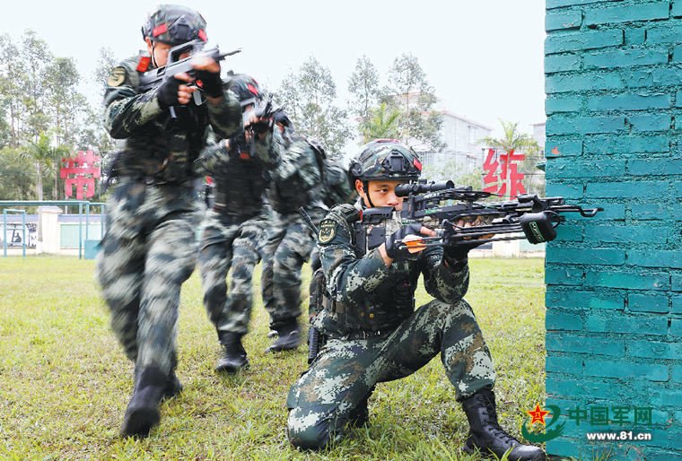 武警特战尖兵的训练高清大图,张张抢眼!