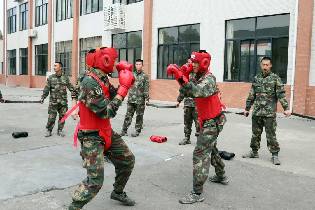 火箭军特战精兵训练日常,保证让你热血沸腾