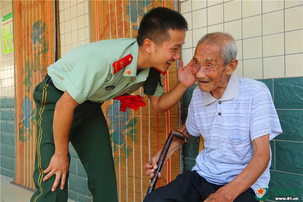 看,退役老兵临行前最牵挂的人是他们