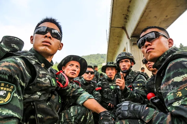 精彩不断!直击武警雪豹突击队新作战单元极限训练