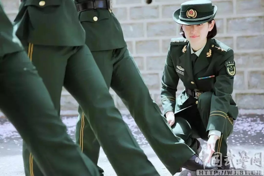 快收藏!2019年武警女兵版日历