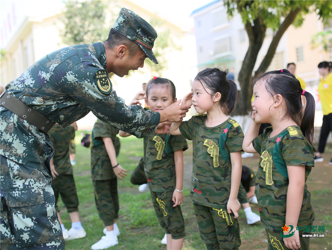怎么样才可以当武警兵 309c236f8da91e767bfb28.jpg