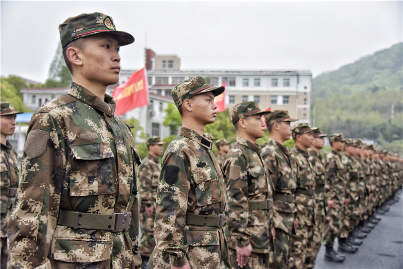 战尘飞扬的"开学典礼!直击武警安徽总队新兵教育训练开训动员现场