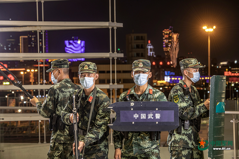武警广东总队执勤第二支队官兵在港珠澳大桥公路口岸开展应急拉动演练