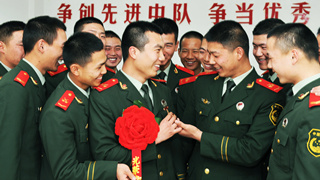 身边小故事 强军大课堂