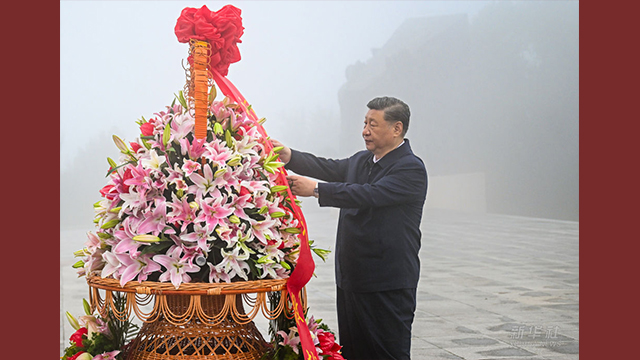 习近平在山西阳泉市向抗战烈士敬献花篮并参观百团大战纪念馆