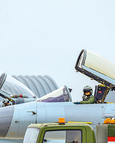 砺剑苍穹 空军航空兵某部开展实弹地靶训练