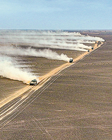 陆军某旅跨昼夜实弹射击训练影像
