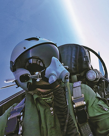 三九探哨丨托举战鹰：我爱祖国的蓝天