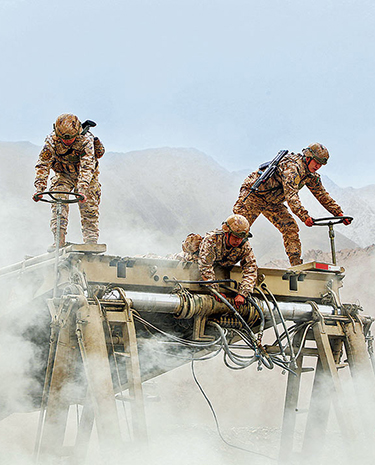 动若风发铺坦途——新疆军区某部工程保障训练影像