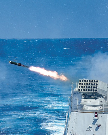 沧海淬剑——海军某支队舰艇编队实战化训练影像