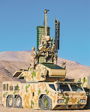 新疆军区某团防空分队实弹射击训练影像