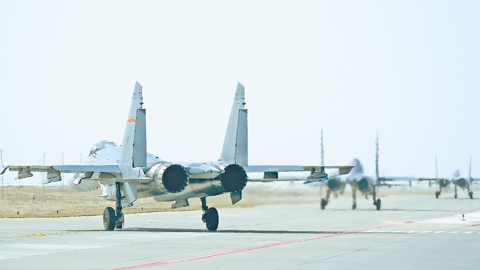鹰击长空——西部战区空军某部训练影像