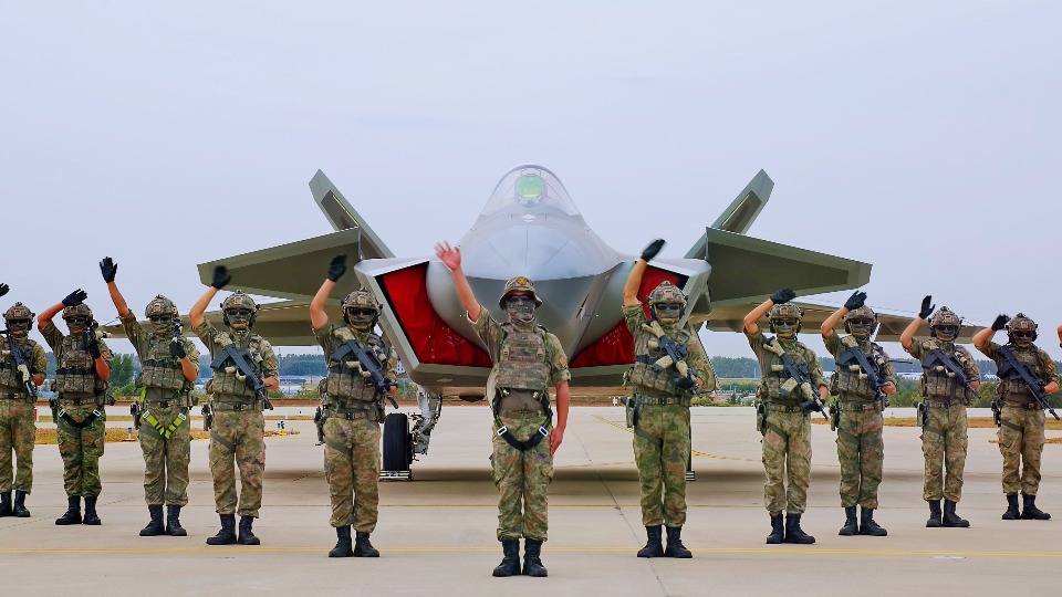 一组高清大图，定格人民空军硬核实力高光瞬间