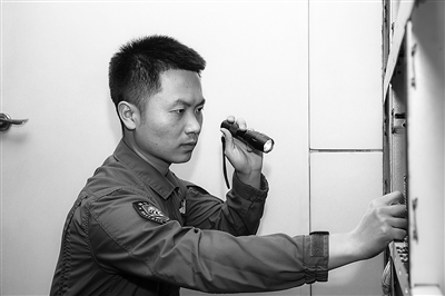 杨·莫哈亚（Yang Maohua），特定海军航空公司的第