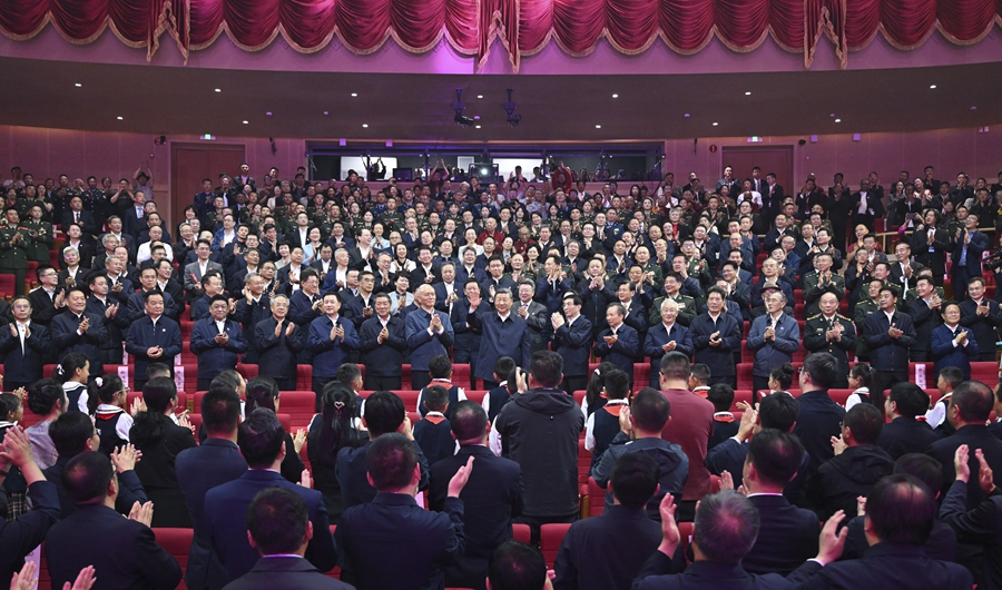 习近平在文学党中观看了“雪地歌”文学党，庆