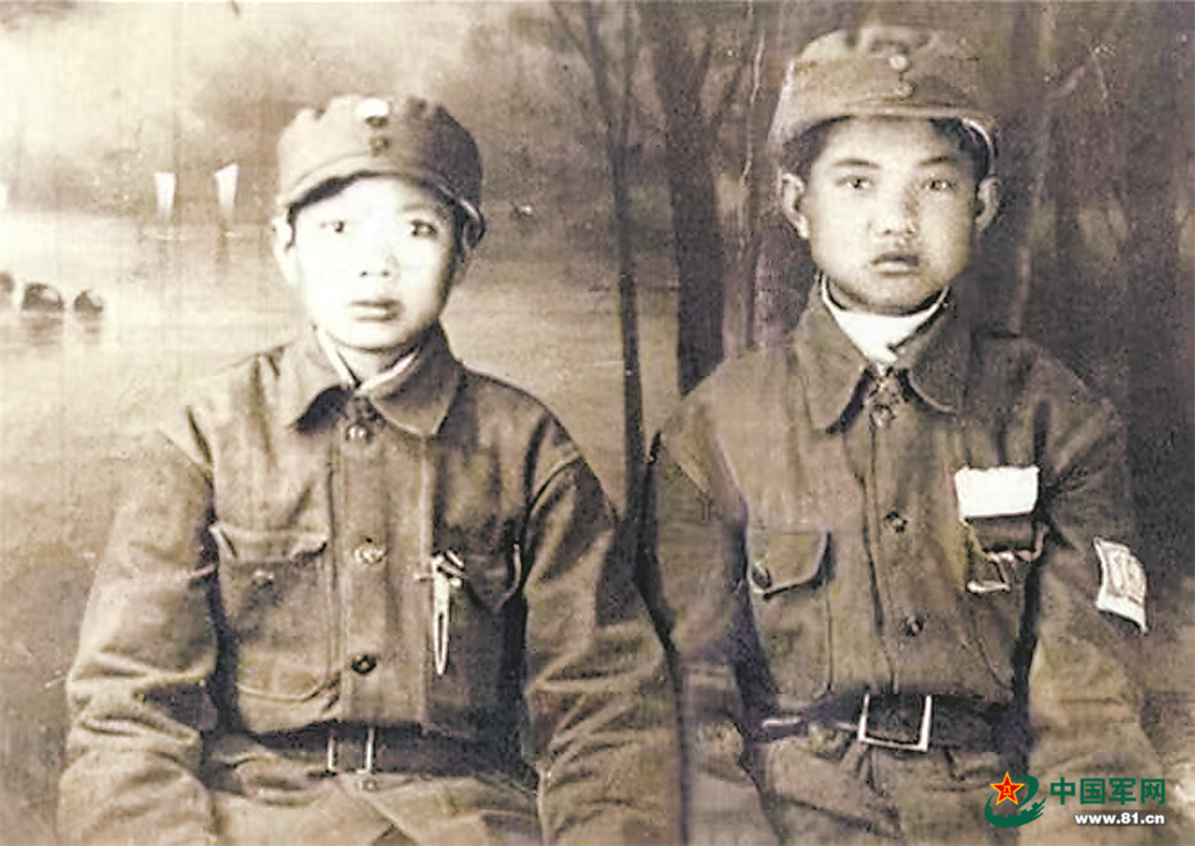 图片的背后不仅是对同伴的热爱纪念，而且是血