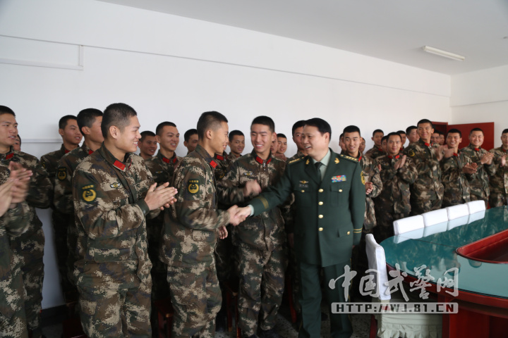武警部队直属支队开展新兵解"心结"活动