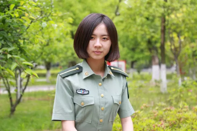 清新范儿!军校女学员手抄励志语手机壁纸来了