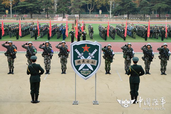 来自陆,海,空军的5所军事院校和清华大学,北京大学等6所承担国防生