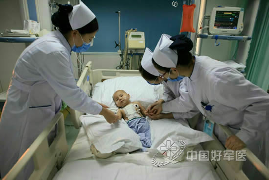 6名新疆先心病儿童在空军总医院接受手术