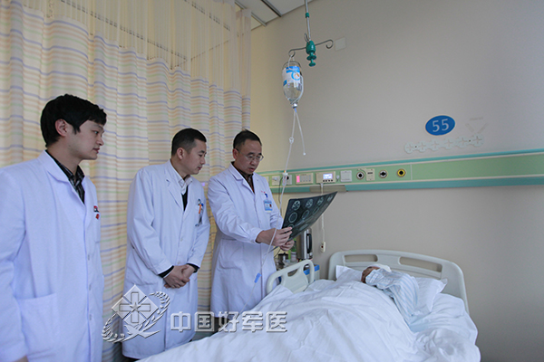 海军总医院神经外科成功切除巨大脑肿瘤 - 中国