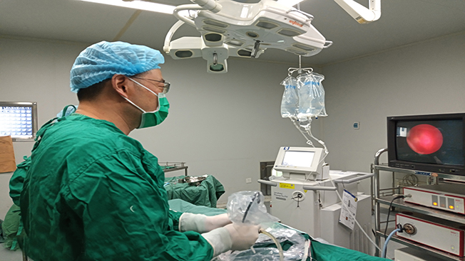 “软硬”兼施——武警四川总队医院完成一例高难胆道镜手术