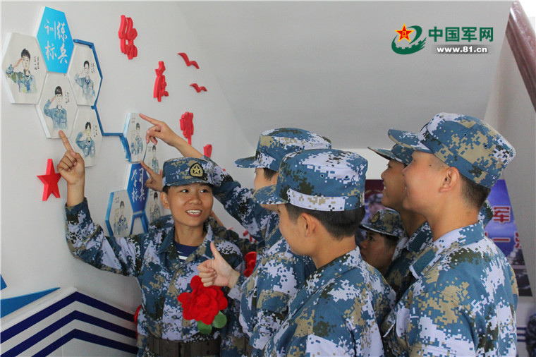/enpproperty--> 东部战区海军某训练基地入伍训练已过半程,新兵在这里从燕语莺莺的青葱岁月走向秀美豪迈的军旅人生。也许厚厚的家书还无法描绘出她们的蜕变,也许简短的电话也没法真切地展示她们的新训生活,那么让我们用镜头来记录下她们的精彩,看成长的力量迸发出的绚烂光芒。